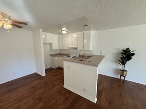 Summerdale Apartments in Anaheim, CA - Foto de edificio - Building Photo