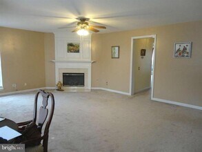 9260 Cardinal Forest Ln in Lorton, VA - Building Photo - Building Photo