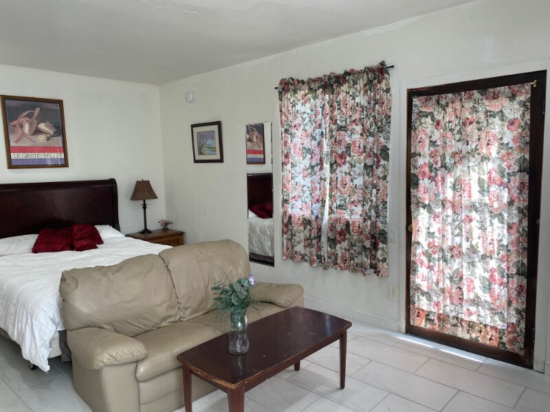 15338 Hart St in Los Angeles, CA - Building Photo