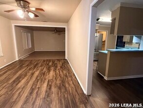 111 Hillcrest Dr in La Vernia, TX - Building Photo - Building Photo