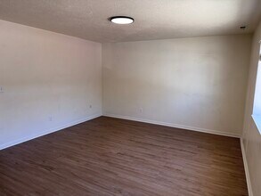 1392 N 260 W in Logan, UT - Foto de edificio - Building Photo