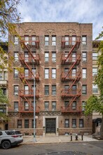 325 W 71st St in New York, NY - Building Photo - Building Photo