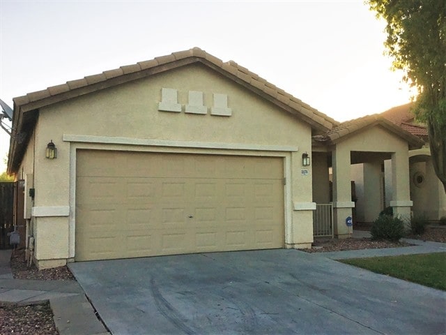 11170 W Almeria Rd in Avondale, AZ - Building Photo