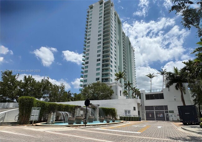 2641 N Flamingo Rd in Plantation, FL - Building Photo - Building Photo