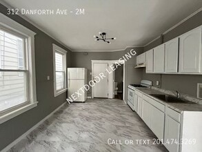 312 Danforth Ave in Jersey City, NJ - Foto de edificio - Building Photo