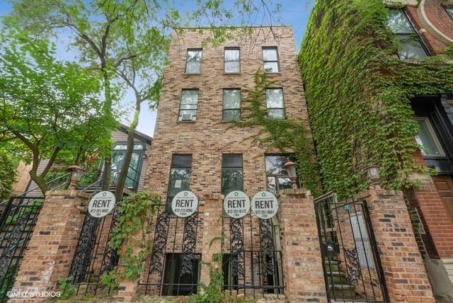 property at 1726 N Sedgwick St