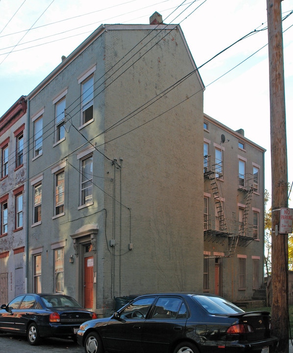 519 E Twelfth St in Cincinnati, OH - Foto de edificio