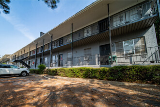 The Bluffs @ Central in Fort Smith, AR - Foto de edificio - Building Photo