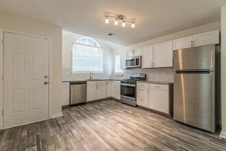 5545 Northcut Dr in Atlanta, GA - Building Photo - Building Photo
