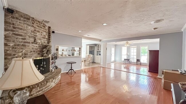 property at 9206 Hendon Ln