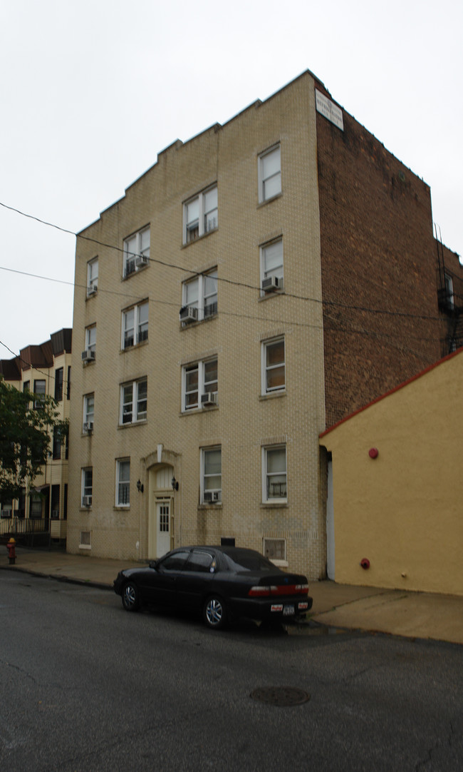 78 Lawrence St in Yonkers, NY - Building Photo - Building Photo