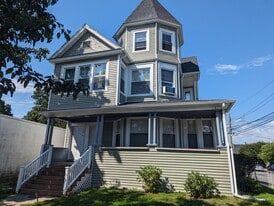 2295 E Main St, Unit 3rd Floor in Bridgeport, CT - Building Photo