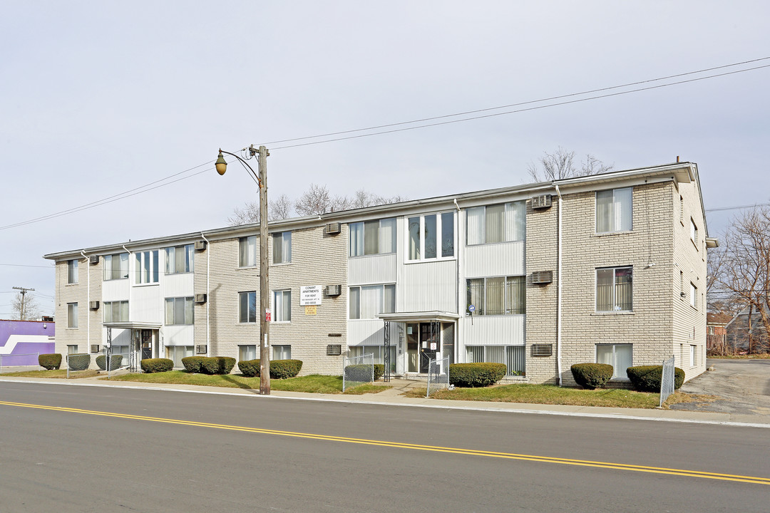 Conant Apartments in Detroit, MI - Building Photo