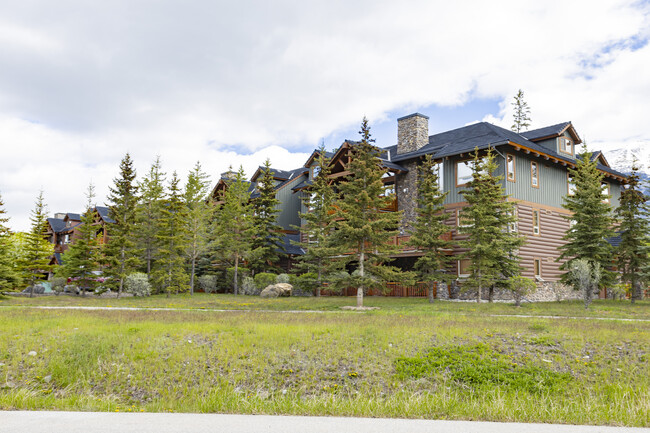 105-113 Armstrong Pl in Canmore, AB - Building Photo - Building Photo