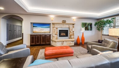 Peregrine Place Apartments in Denver, CO - Foto de edificio - Building Photo