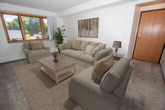 1940 Roosevelt Dr-Unit -1940-1-74 in Northfield, MN - Building Photo - Building Photo