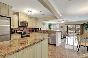1975 Discovery Cir W in Deerfield Beach, FL - Building Photo