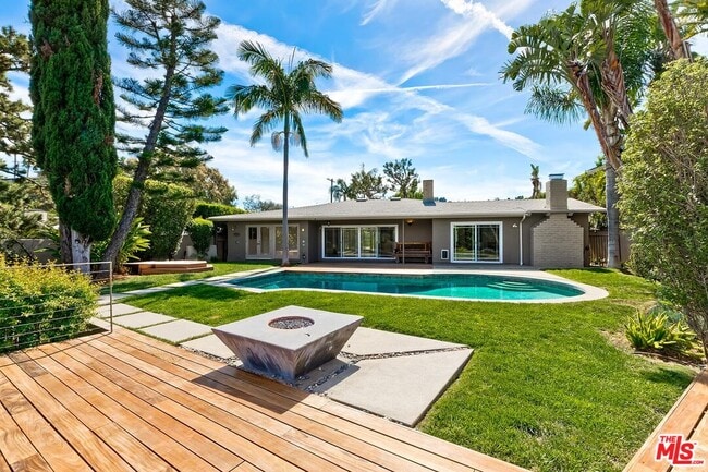 property at 2670 Carmar Dr