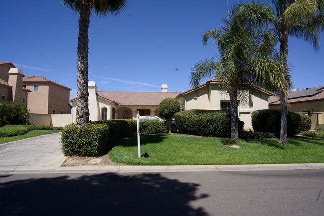 8800 Laguna Dr in Chowchilla, CA - Building Photo - Building Photo