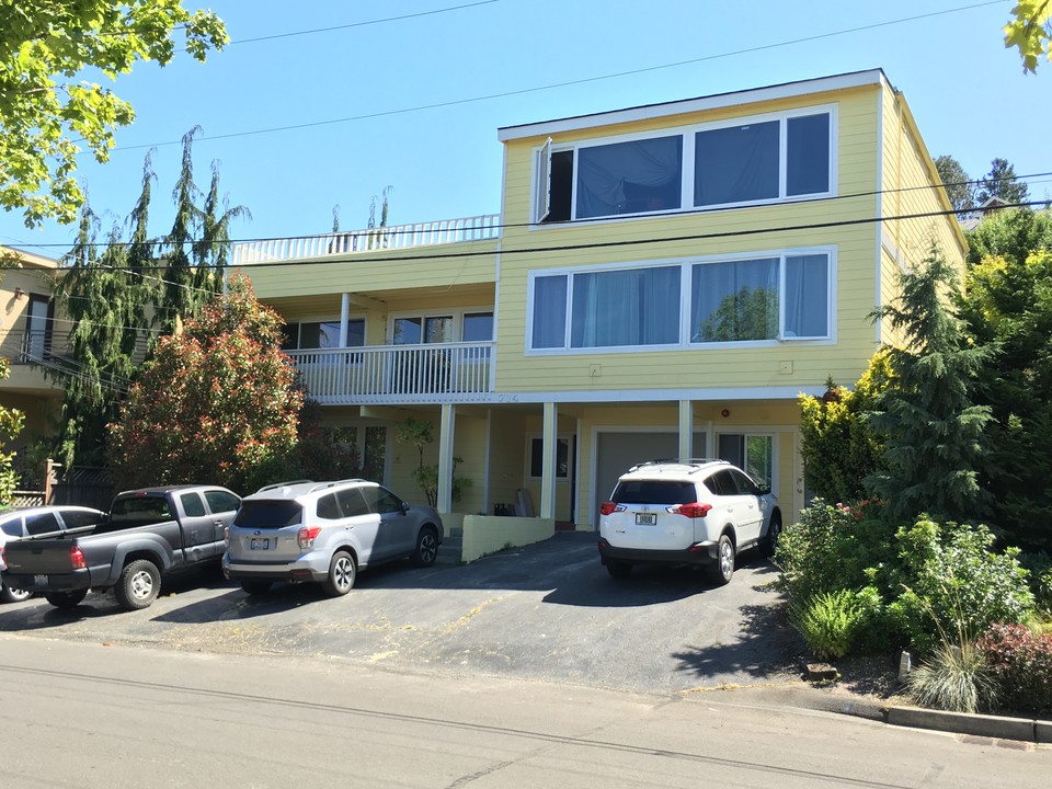 714 1st St S, Unit A in Kirkland, WA - Foto de edificio