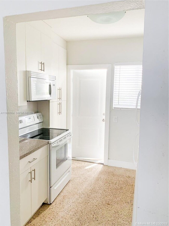 805 81st St, Unit 2 in Miami Beach, FL - Building Photo - Building Photo