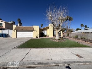 3906 Calle De Este in Las Vegas, NV - Building Photo - Building Photo