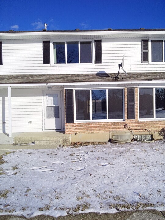 15 Indianwood Blvd in Park Forest, IL - Building Photo