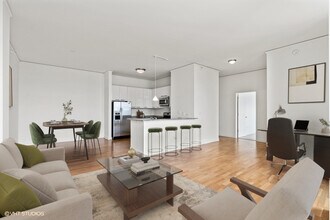 225 N Columbus Dr in Chicago, IL - Building Photo - Building Photo