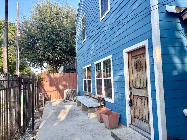 301 Tabor St in Houston, TX - Building Photo - Building Photo
