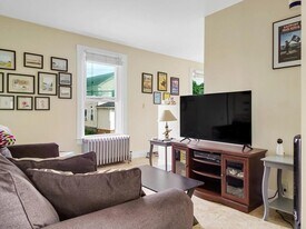 14 Swan St, Unit 2 in Augusta, ME - Building Photo