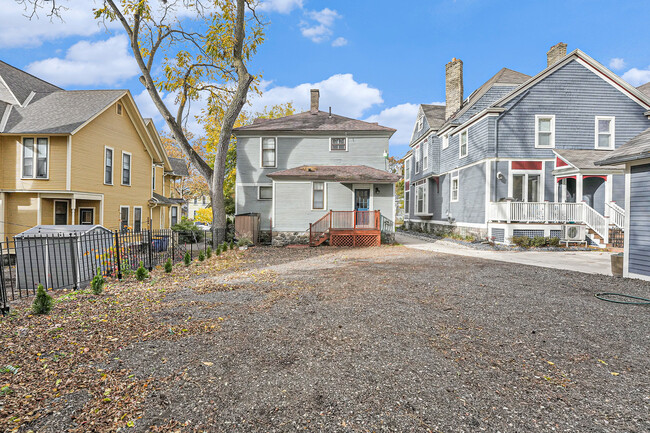 256 Union Ave SE, Unit 1 Historic District in Grand Rapids, MI - Foto de edificio - Building Photo