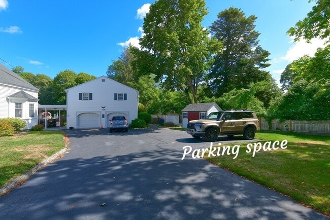 65 Pleasant St in Bourne, MA - Building Photo - Building Photo