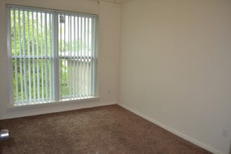 Hillcrest Residence Apartments in Oklahoma City, OK - Building Photo - Building Photo