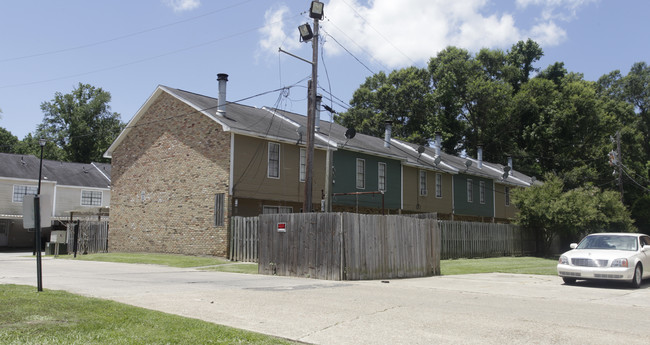 5015-5033 Baker Blvd in Baker, LA - Foto de edificio - Building Photo