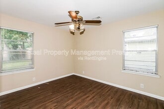 6910 Cole Creek Dr in Houston, TX - Building Photo - Building Photo