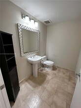 1050 Brickell Ave, Unit 2818 in Miami, FL - Building Photo - Building Photo