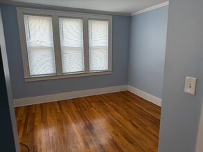 110 Trowbridge St NE, Unit a in Grand Rapids, MI - Foto de edificio - Building Photo