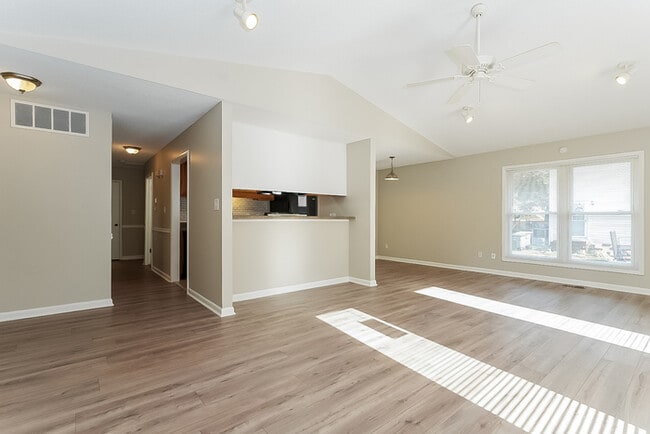 5104 Holly Ridge Rd in Greensboro, NC - Building Photo - Building Photo