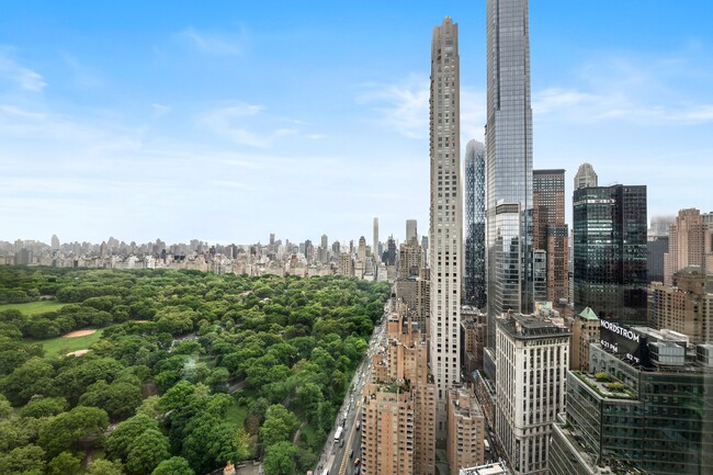 25 Columbus Cir in New York, NY - Building Photo - Building Photo