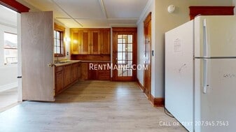 33 Summer St, Unit 4 in Waterville, ME - Building Photo