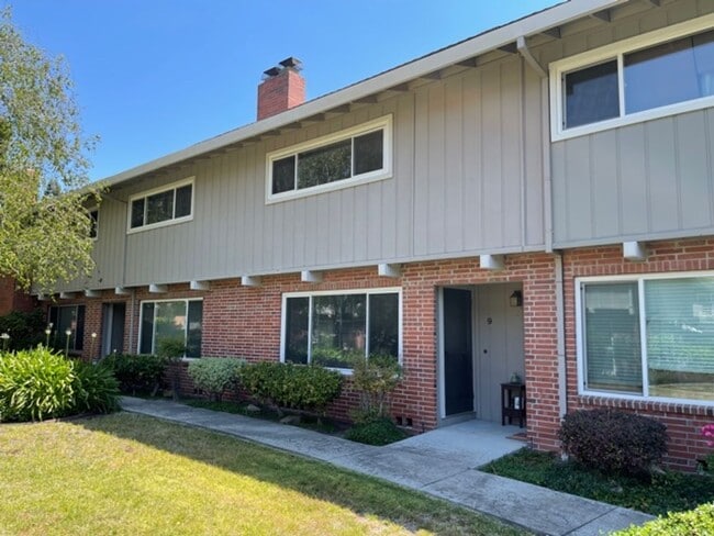 2135 Ascot Dr in Moraga, CA - Building Photo - Building Photo