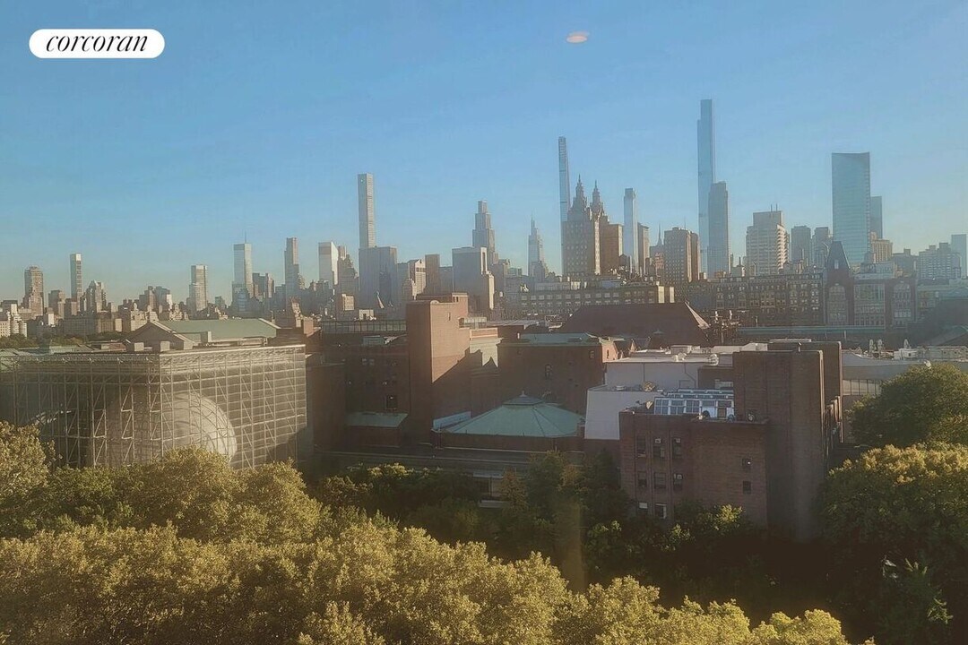 45 W 81st St in New York, NY - Building Photo