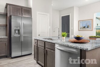 9835 Willow Creek Commerce Dr in Tomball, TX - Foto de edificio - Building Photo