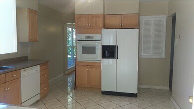 18 Country Squire Ct in St. Louis, MO - Building Photo - Building Photo