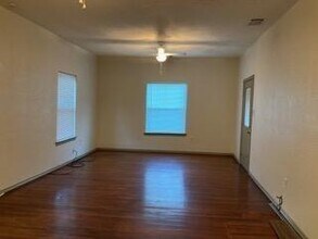 1006 W Chestnut St in Denison, TX - Building Photo - Building Photo