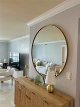 3300 NE 192 St in Aventura, FL - Foto de edificio - Building Photo