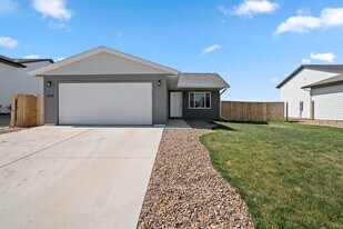 405 Nighthawk Dr in Box Elder, SD - Building Photo