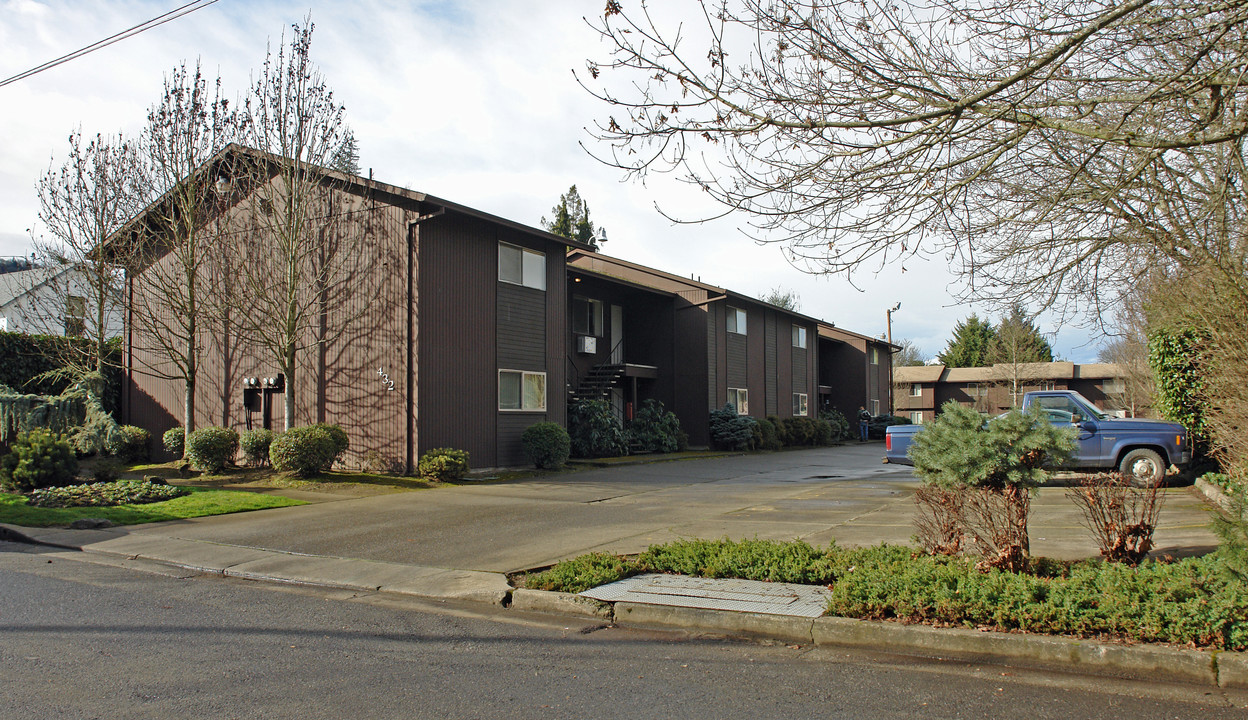 432 W Umpqua St in Roseburg, OR - Building Photo