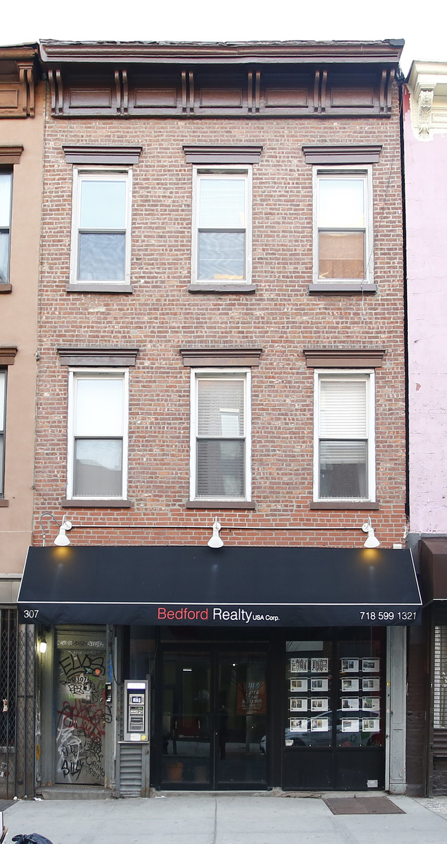 307 Bedford Ave in Brooklyn, NY - Building Photo - Building Photo