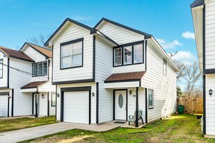 7907 Masters in Manvel, TX - Building Photo